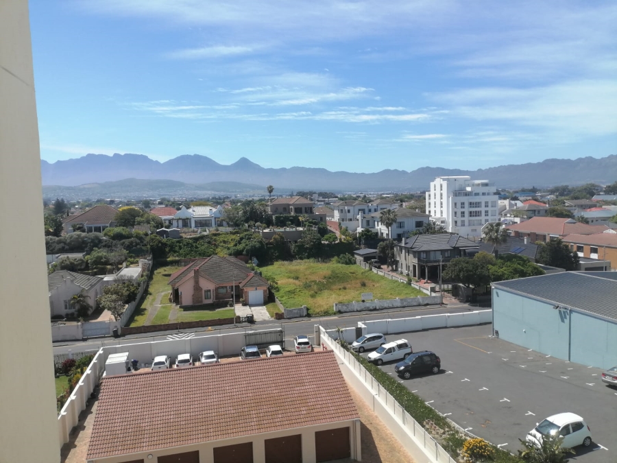 To Let 3 Bedroom Property for Rent in Strand Central Western Cape